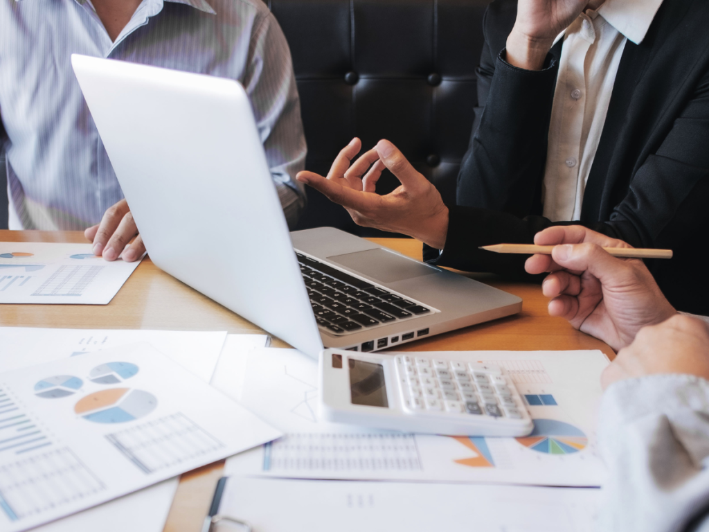 5 Smart Ways a Personal Financial Advisor Can Help You Reach Your Financial Goals