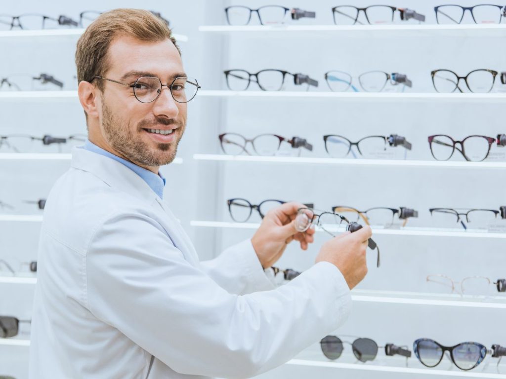 Why You Should Visit an Optometrist Instead of Buying Glasses Online Without a Checkup